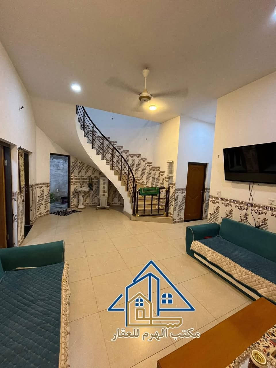 بيت للبيع في حي الدوانم (المعمل) ✨

📏 المساحة: 200 متر

🏡 الواجهة: 10 م — النزال: 20 م

🛏️ غرف النوم: 2

🚿 الحمامات: 2

📍 الموقع: موقع مميز جداً قرب جامع قاسم الكليدار مباشرة، على شارع 15 تبليط

🏗️ البناء: حديث وشغل درجة أولى

💰 السعر: مناسب جداً وفرصة ما تتعوض

📞 للاستفسار:

***********

***********

📌 مكتب الهرم للعقارات — متخصص بالعروض المميزة والفرص النادرة

إذا عندك عقار للبيع أو للشراء، لا تنسَ تراسلنا �
