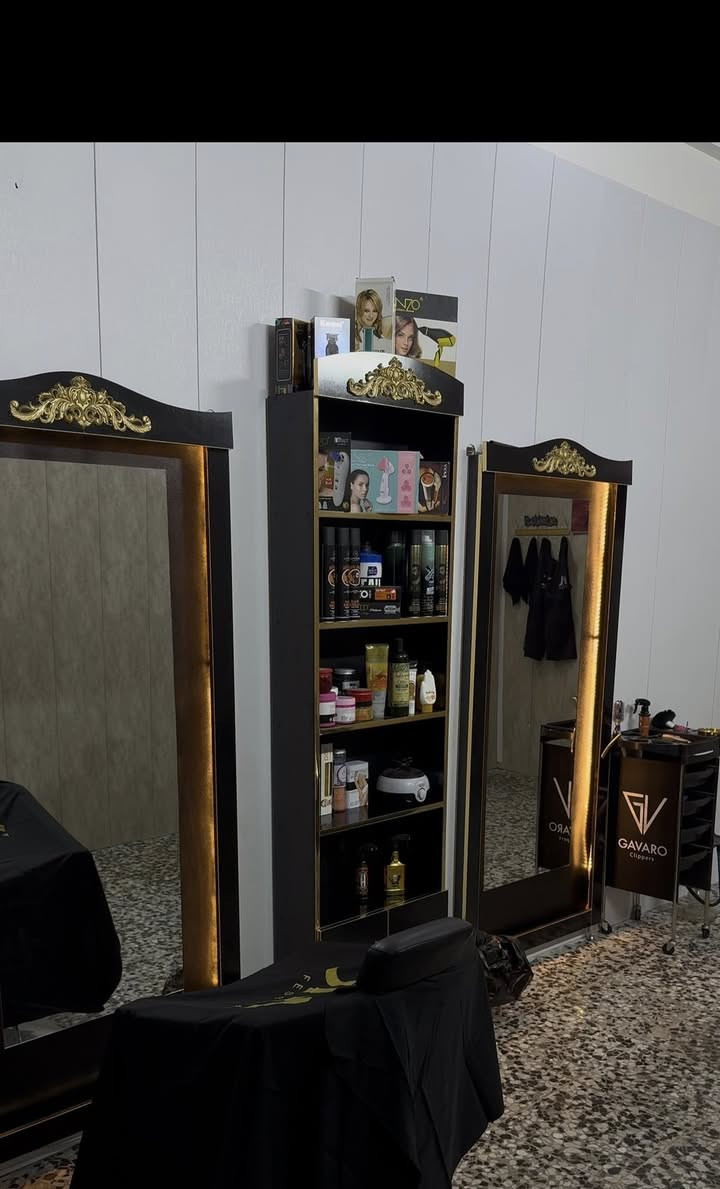 سلام عليكم مرايات حلاقه مع ميز غراض مثل مشوفون نضافه كدامكم سعر350وبيهن شوي مجال مامتواجد فيس هاذ رقمي***********
