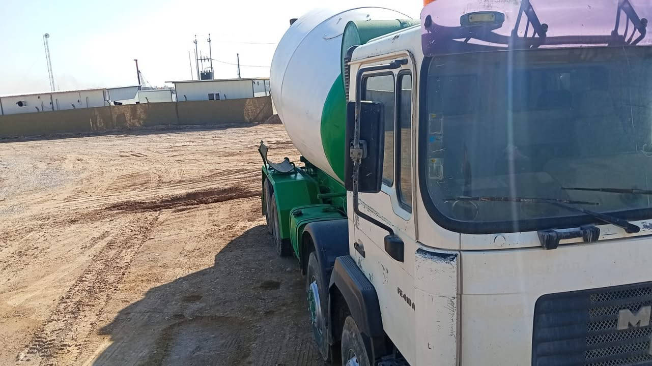 مان موديل 2002سنويه لل 28 بأسمي مكينه 410بم كهربائي تعشيقه كهرباء مكينه وكير وأكسل مكفول رقم سليمانيه السياره كفاله عامه من كلشي جاهزه للشغل حالياً  السياره عشره متر السعر 280 وبيها مجال حك الجيه مكانها بابل رقم الهاتف ***********
