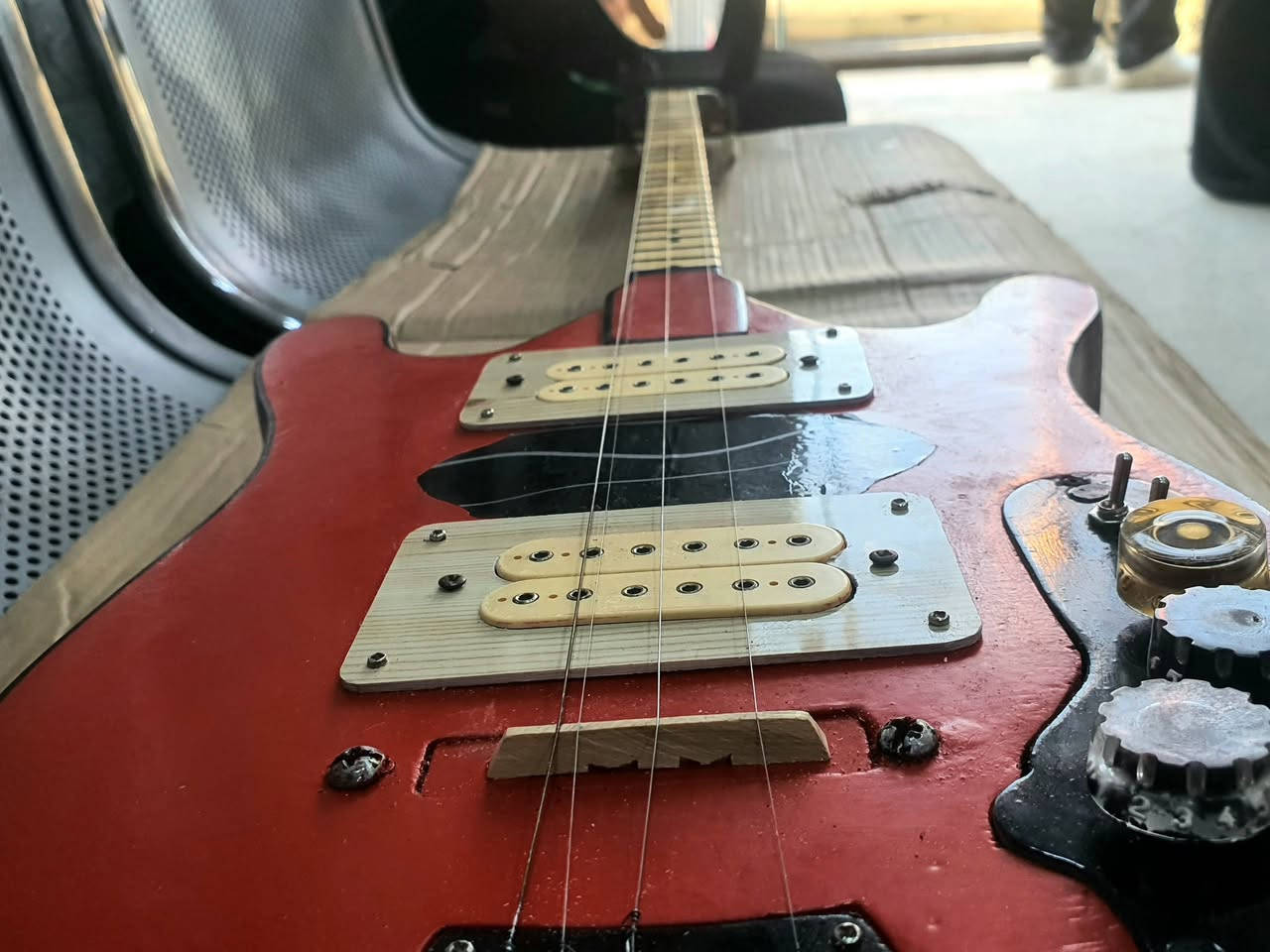 كيتار شرقي كهربائي على شكل ساز او بلغمة🎸
السعر  300 الف وبيه مجال💵

الموقع موصل الجانب الايسر بالجامعة قرب موصل سبيس محل عامر فندر ومتوفر توصيل🚗

لمعلومات اكثر خاص او مراسلة واتساب

***********

***********
