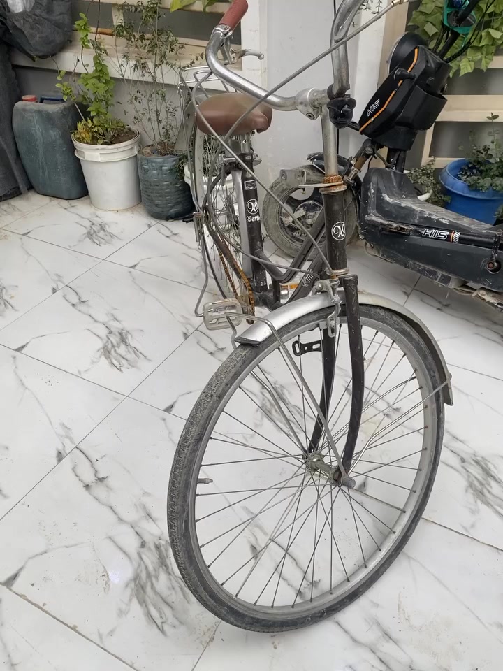 بايسكل للبيع كامل سعر 60 وبي مجال رقم الهاتف:***********
