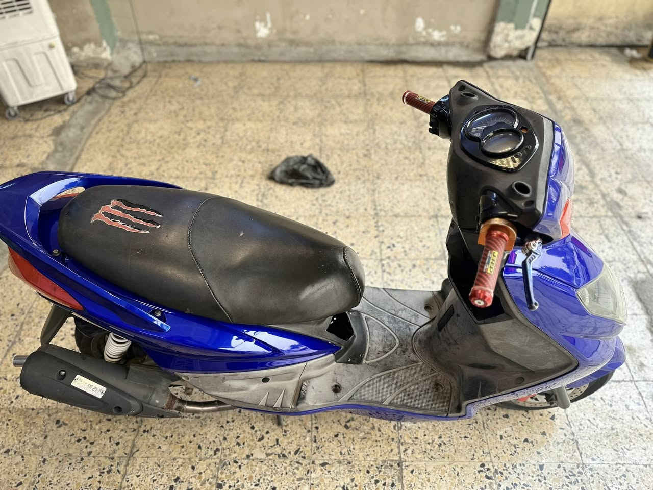 سلام عليكم فحل كابريتر للبيع مكينتها مزوده كلها شغل خارج ما معروفه شكد كابريتر بيها عكس جبير صالنصه كاو مكينتها كفاله نكره بكل وقت شلعه ومعدل سم وناعمه كلش دراجه حلوه وكاعده بيها نواعم سعرها 1100 مليون وميه مكاني البياع الاتصال ***********

