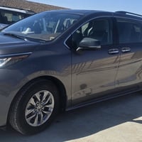 للبيع او مراوس  تيوتا سيينا  موديل٢٢ فئة xle الحادث فقط شبربلبنيد وچام...