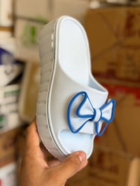 {إِنَّ هَٰذَا لَرِزْقُنَا مَا لَهُ مِن نَّفَادٍ} للتواصل على وتساب 077...