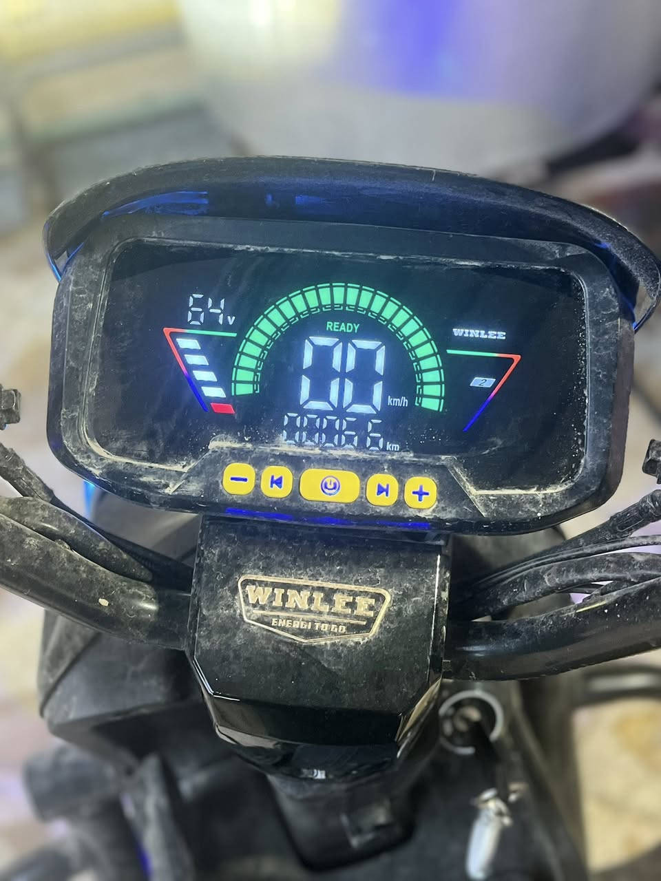 دراجه r9 rs ام الصندوق دراجه جديده بعدها بـ تراب الشركه ماشيه 6 كيلو فقط يعني اخت الجديده بصمات وسويجات كاملات بطاريات بعدهن بجيسهت يعني كتلك أخت الجديده رايدها 560 وبيها مجال قليل المو شراي لا يراسل ***********
