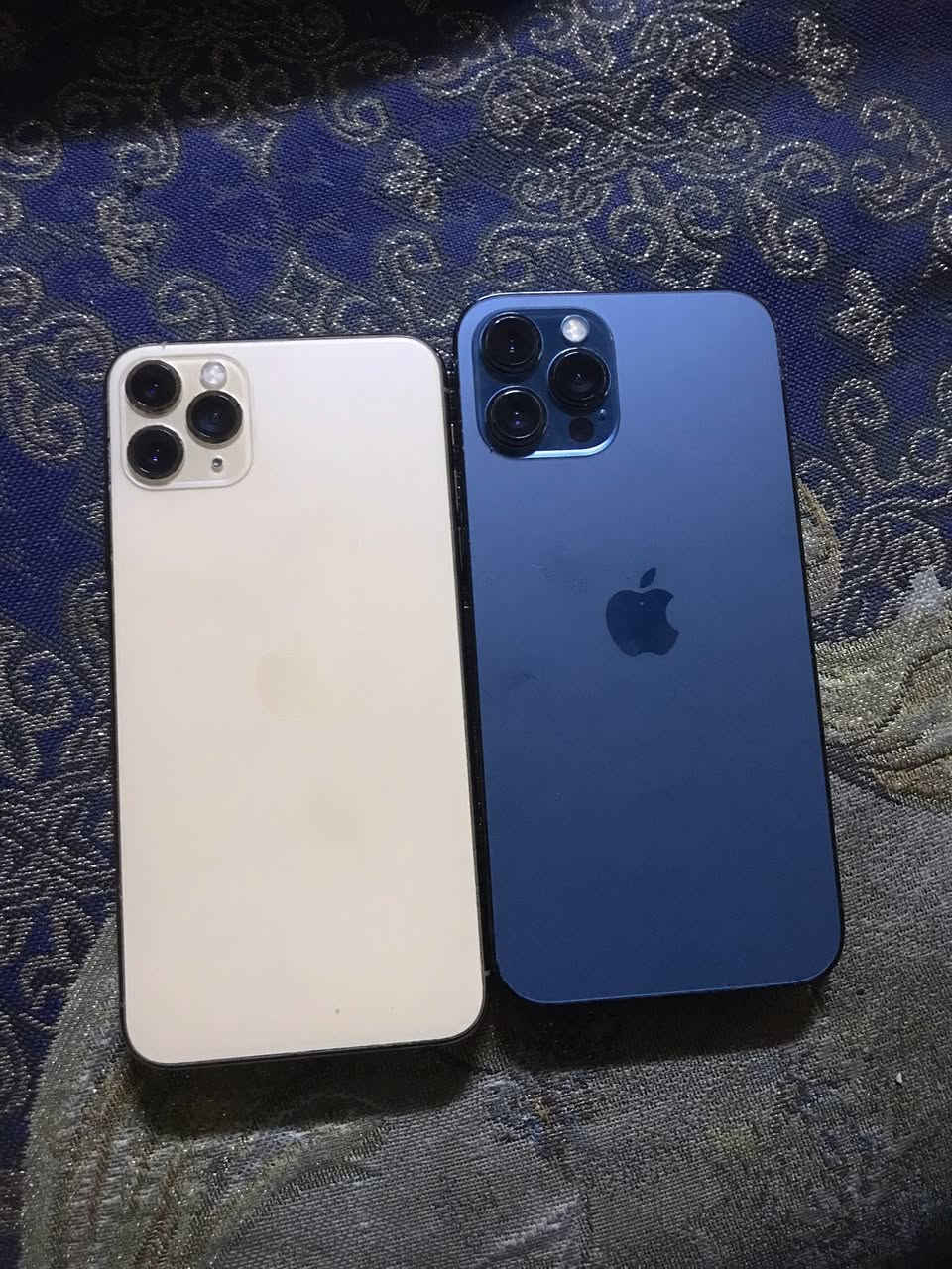 ايفونات العدد ٢ بيع او مراوس
الاول ايفون ١٢ برو ماكس جهاز بلادي على وضع الشركه بعده بي بس هاي نقطه زغيره كلش مثل مااموضح بالصور باقي الجهاز مكفول ذاكرته ٢٥٦ بطاريته ٧٧ بلادي الجهاز فيس ايدي شغال الجهاز اذا بي عطل تاخذه بلاش وتروح

السعر ٣٦٠ وبي مجال للشراي مو شراي لتعامل

الثاني ايفون ١١ برو ماكس ذاكرته ٢٥٦ فيس ايدي شغال

مستبدل شاشه وبطاريه بس بطاريته الاصليه موجوده عندي نسبتها ٨٠ الجهاز مكفول اذا بي عطل تاخذه بلاش

السعر ٢٥٠ وبي مجال للشراي مكاني بغداد مدينة الصدر

خابرني ع رقمي او واتساب ***********
