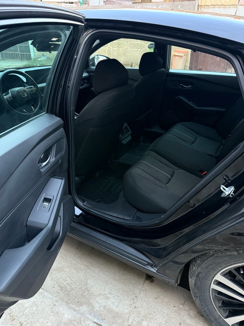 سيارة هوندا اكوردهايبرد ٢٠٢٥ مواصفات قطعتين تبريد الحادث اتصل او ارسال رسالة على واتساب وادزلك صور الحادث  للبيع.  نظيفة جداً من الداخل والخارج. ماشية ١٣ الف ميل سيارة باسمي مكاني بغداد / الغزالية .