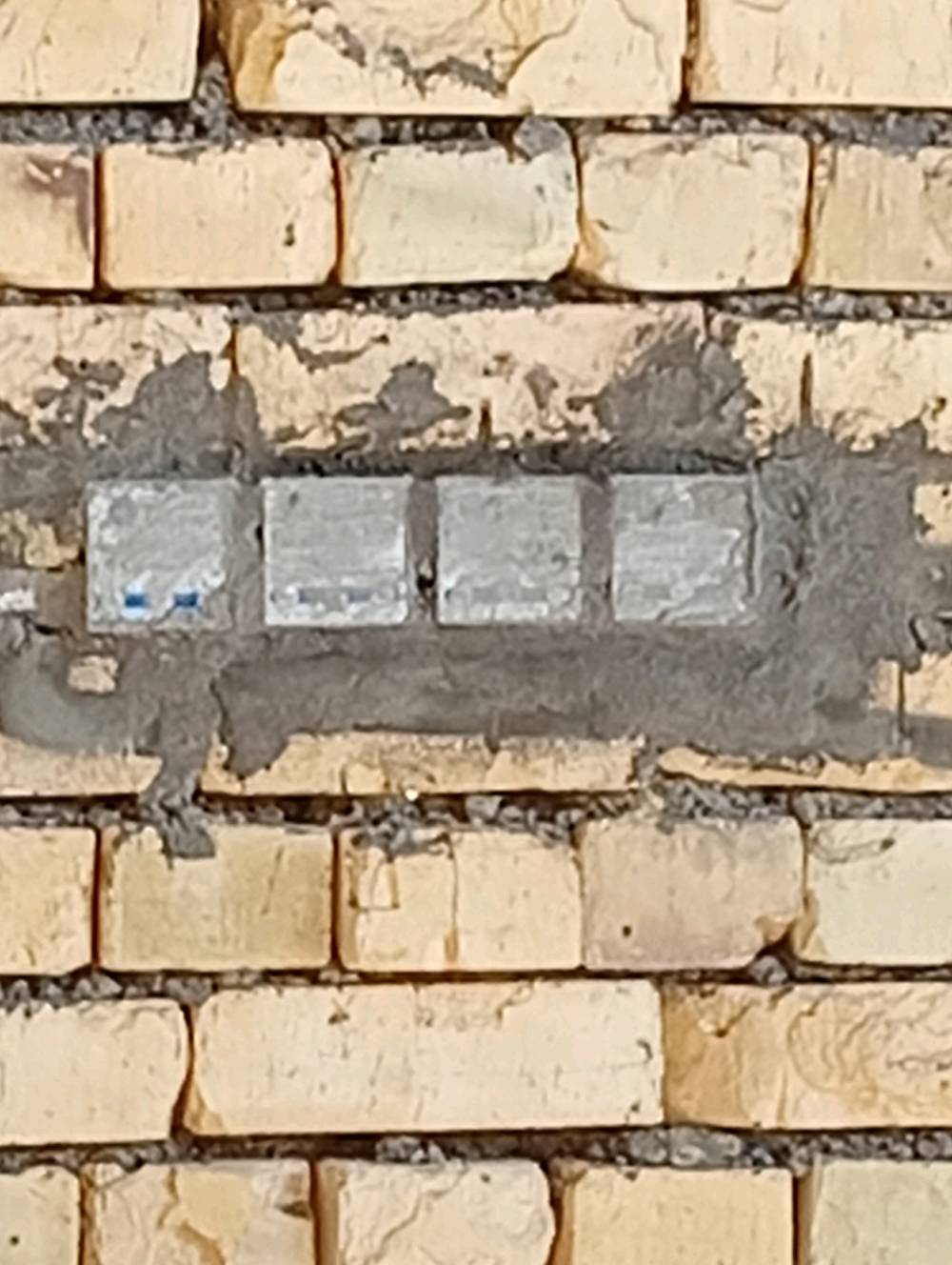 حفر تنزيل بوري كهرباء شرط علي الليزر حفر دقيق جدآ وتكعيد بوكسات سيركت بنل جر كيبل قص حائط بكل انواعه تثبيت بسمنت  بطريقه منتازه وفق الشروط المطلوبه لتواصل معي عندي مقاطع فيدوهات وعندي كثير بيوت تم العمل بها  وتوفقنا والعمل قطعي سواء بلوك طابوق او طابوق احمر وماشابه كلها عملت بها واعرف طريقتها 
