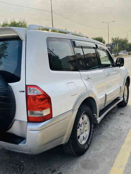 السلام عليكم 
باجيرو 2007 خليجي للبيع مكفوله من الصبغ عدا خشم الجاملغ الأمامي والدعامات للجماليه بدون قطرة معجون 
رقم بغداد ممميز باسمي (66664) رقم دولي الجديد وهزه جديده تحويل مباشر 
مكينة 3000 
صدر امامي خلفي جديد شاده ع ايدي 
منظومة تبريد جديده ❄️ ثلج 
تخم تايرات 4 جديد جواها 
غرفتها جديده ونظيفه كلش 
كير ومحرك مكفول 
السياره كلش جديده وجاهزه مابيها اي نقص 
السعر 135$ وبيها مجال حك الجيه 
قيم الرقم مالتها بالسوك وشوف سعره شكد وخابرني 
لتكلي سعرها هواي الله يخليك لان ادري بخواتها 110 بالسوك 

مكانها بغداد العامريه 
*********** اتصال 
*********** واتس
