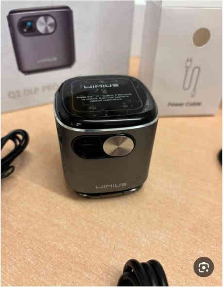 السلام عليكم 🔸
متوفر داتا شو شحن نضام سمارت 
حجم جدا صغير ماركة 🔸
Wimius Q2 DLP 🔸
 
يعمل من ساعه الى ساعه ونص شحن🔹
يعمل على البور بانك وعلى الكهرباء 🔹
 واي فاي وبلوتوث  نضام Wimius🔹
  صوت ستيريو محيطي 360 درجة🔹
 يحتوي على منفذ USB ومنفذ HDMI🔹
نسبة تباين الصورة: 4: 3🔹
متوسط عمر العدسه : 30.000 ساعة🔹
 بدقه 1080 بكسل عالي الدقة 🔹
  يفتح الصورة بمساحه 150 انج🔹
مع خاصيه تكبير وتصغير الصورة حسب احتياجك من المساحة🔹

السعر 155 الف مع توصيل متوفر كمية 🔸

للحجز خاص او واتساب ‏‪0772 691 3599‬‏🔸

