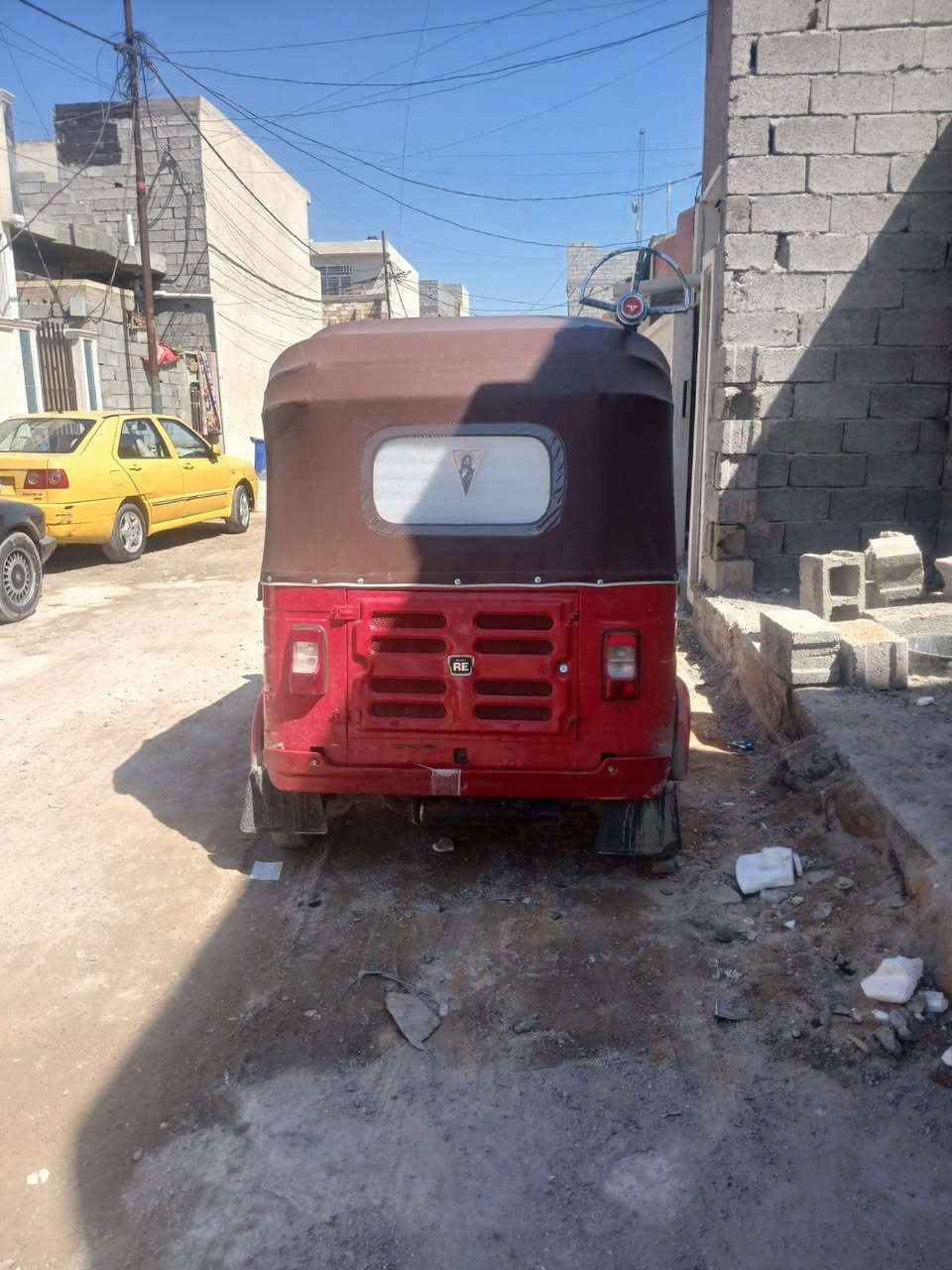 سلام عليكم عندي هاي التكتك موديل 18نضيفه مكينه مال20 اوراق كامله كبل للترقيم مكاني بغداد شرطه الخامسه سويب 
سعر 3650 وبيهه مجال  تكتك جاهزه من يدك للشارع***********
