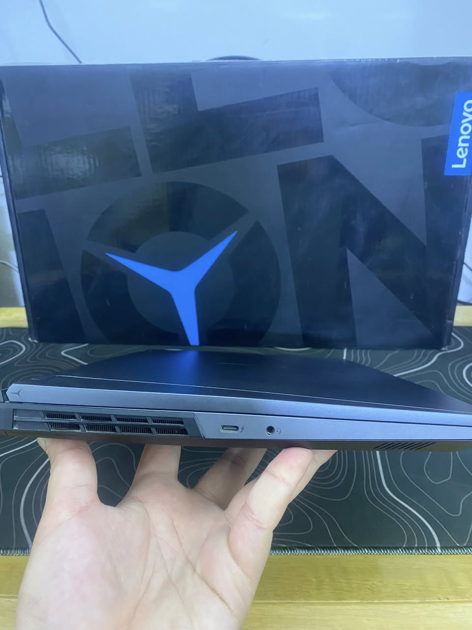 سلام عليكم، لابتوب گيمينگ Lenovo Legion 5 Pro للبيع ، اللابتوب مستخدم استخدام عملي فقط وجداً نظيف مثل ما موضح بالصور ، مواصفات اللابتوب

المعالج 11th Generation Intel Core i7-11800H

رامات 32GB
1x 16GB DDR4 3200
1x 16GB DDR4-3200

المساحة واحد تيرا

كارت الشاشة من نفيديا GeForce RTX 3060 6GB

شاشة حجم 16 انچ جودتها 2K وتنطي 165 فريم

اربع منافذ USB مع منفذ HDMI ومنفذ TYPE-C 

كاميرا بجودة 720P 

الوان LED متغير بالكيبورد

بطارية شحن بقوة 230 واط

الحاسبة تحت الضمان من الموقع الرسمي الى يوم 2027/7/14

الحاسبة جداً نظيفة واستخدامها جان فقط عملي ببرنامج الـWord واستعمال جداً قليل ، تكدر تفحصها قبل لا تاخذها وتتأكد ، الحاسبة كامل ملحقات وي الكارتونة والجنطة والشاحنة
السعر المطلوب بيها : مليون و700 الف دينار
التواصل عبر الصفحة وشكراً


**إذا كنت صاحب هذا الإعلان وتريد حذفه لأي سبب، رجاءا أرسل رسالة إلى الدعم الفني**