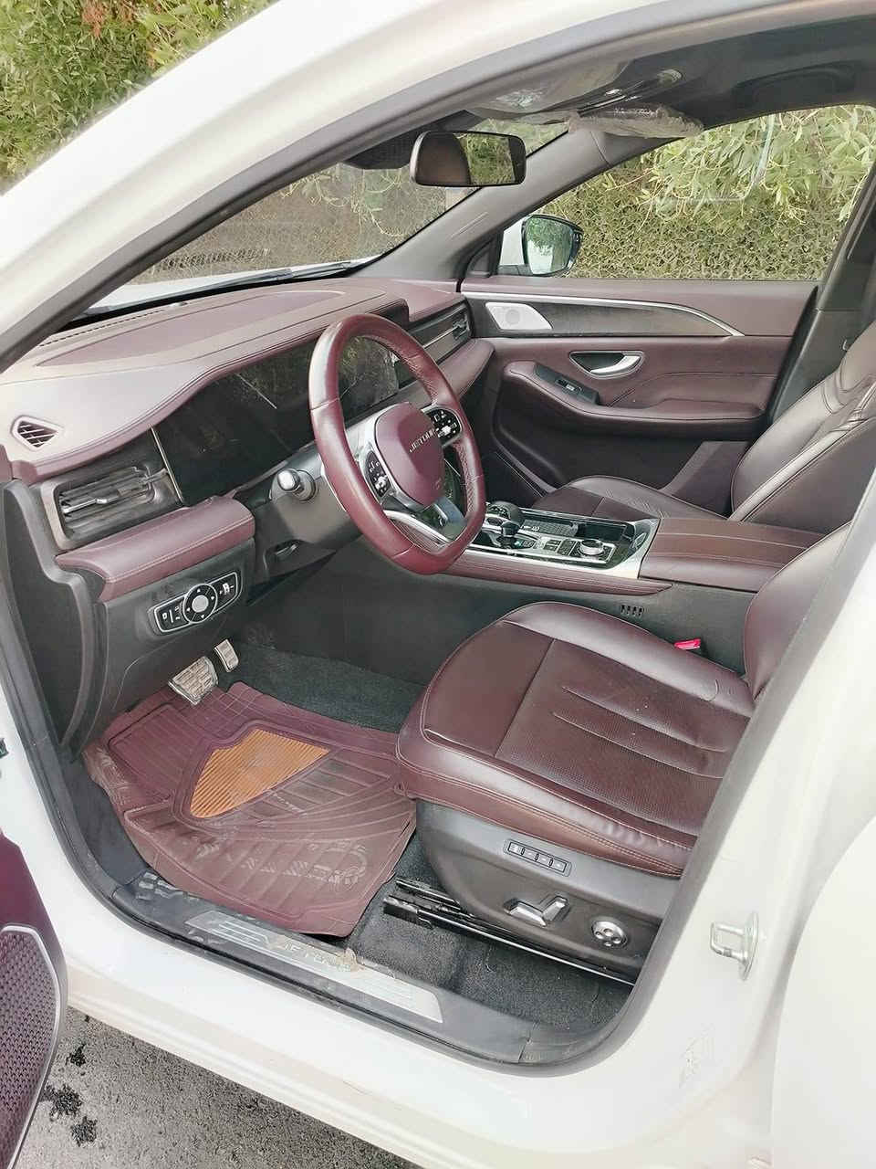 للبيع 

🚘 جيتور X90 بلس
📅 موديل2024

📍 مرقمة بغداد – باسمي
🧮 المسافة: 61000 كم

⭐ المواصفات:
✅ الون أبيض
✔️ داخلية ماروني
✔️ سقف بانوراما
✔️ حساسات أمامية وخلفية
✔️ كاميرات 560 درجة
✔️ تبريد كشن السايق ودفه كشن السايق والراكب 
✔️ تبريد 3 قطع
✔️ شاشة كبيرة
✔️ ثلاجة
✔️ بصمتين تشغيل
✔️ 2 منافذ Type-C + 2 منافذ USB
✔️ إنارة LED كاملة
✔️ ناقل حركة 7 سرعات
✔️ شحن وايرلس
✔️ مثبت سرعة
✔️ محرك 2000 تيربو
✔️ نظام مراقبة ضغط الإطارات

💰 السعر: 24،000،000 مليون دينار وبيها مجال

📞 رقم صاحب السيارة *********** (واتساب + اتصال)

📍 مكان السيارة: بغداد – حي اور
