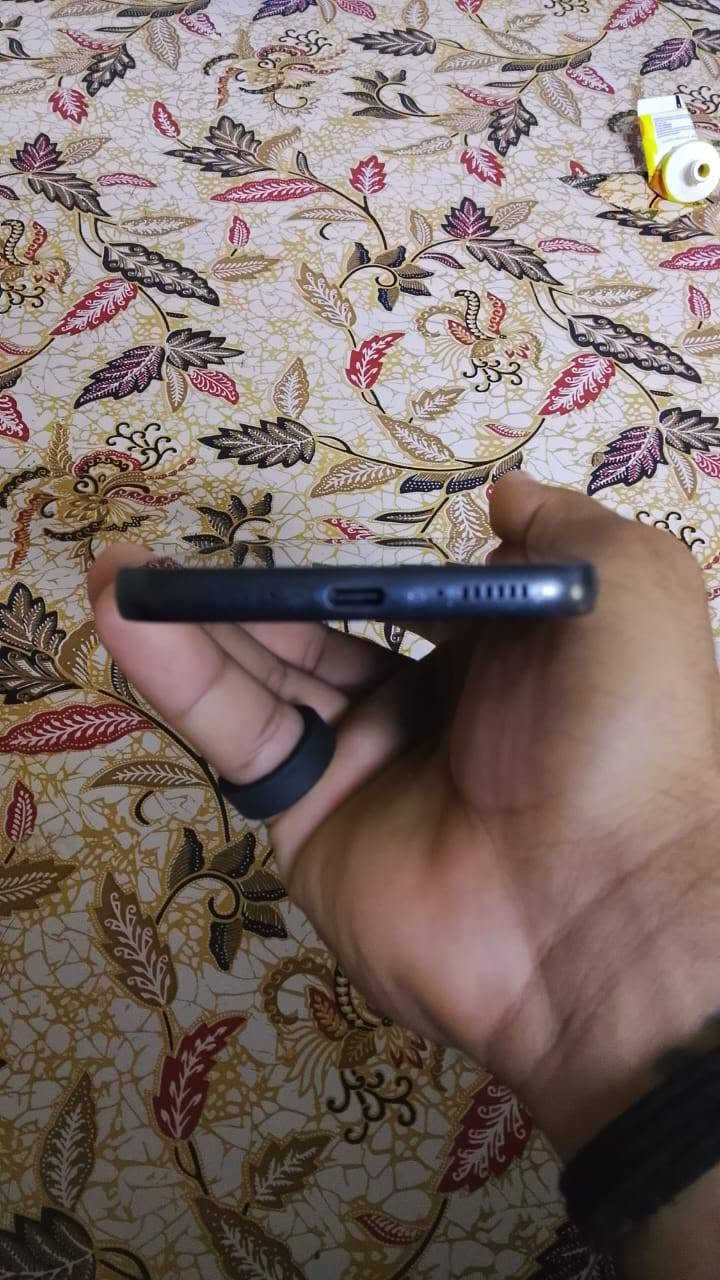 السلام عليكم جهاز نظيف سامسونج A53 5G مستبدل به فقط ظهر ذاكرته 256 سعره 200 المكان البصره رقم التليفون ***********
