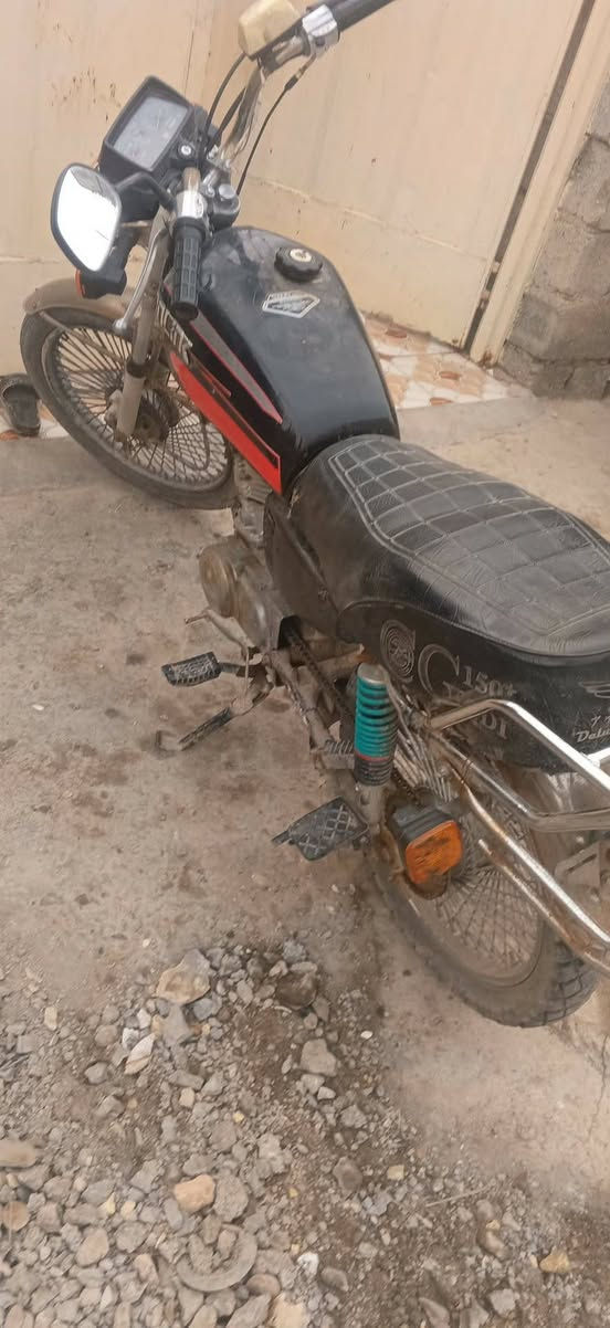 السلام عليكم ورحمه الله وبركاته شباب دراجه للبيع النوع ارشه الموديل 2019 كلك كفاله من السريقه الدراجه صافيه حلوه سرسعه مال كرب دراجه زينه السعر 275 بيه مجال قليل كلش للتواصل خاص او واتساب او انتصال *********** اي استفسار خاص  عنواني ديالى بلدروز دور مندلي
