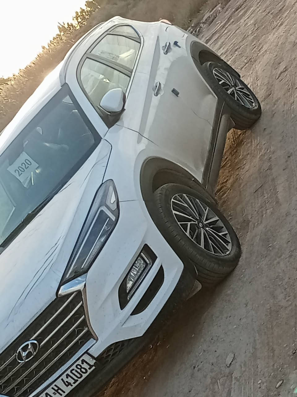 السلام عليكم توسان موديل 19فول مواصفات ماعده البنرامه الكاصد 5عدسات ماشيه 51 حقيقي  خليجيه رقم بغداد دوالي بسمي بيه جاملق امامي ايمن وصبغ قليل بكصه القماره وقليل بتكمه الاماميه السعر 175 وبيه مجال قليل ***********
