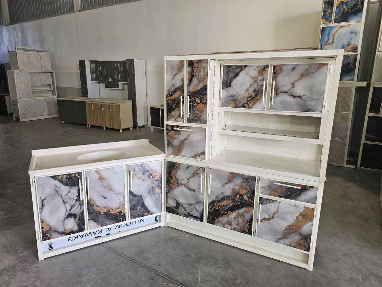 *********** 
ثلاث قطع كاونتر وملحق متر ونص وسنك مرمر متر و20 سعر 255 بدل من 265 عروض لفترة محدودة
