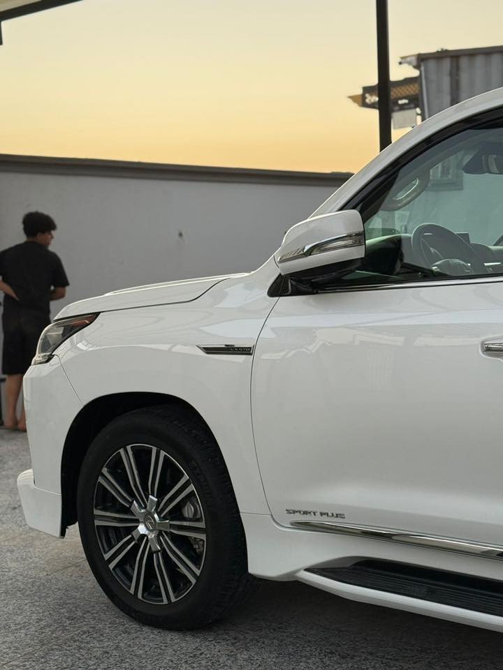 ليكزز LX 570 موديل2017بريم فول مواصفات داخل بيجي سياره تحفه ماشاالله هيبة بالشارع بدون بارد  , بدون رصعات ,بدون حتي شخط 
بدون ضربة 
سياره رمل مابيه  ،باقيه سياره كلها بشرط
سياره بل بل كارتون  ماشاالله

ماشيه (100) الف كيلو حقيقي بشرت  

💎 ســعــر 700 وبيه مجال  ::  

فول فول مواصفات
بصمه ، الانزيلاق ، شغال ، كشن جلد و هيتر
راس ديفيدي ، كاميرات ,ثلاجه , زينون ، جلد جاف تدفئيه شفط ، التبريد خزينه ،نظام ايكو ،سبورت ، حساسيه الديك الموخره ،مرايات ، الفتحه ، باب خلفي جك ، رادار امامي .....)
محرك كير  بشرط مامفتوح
سياره حيل نظيفه كلشي علي بلاد لوك
 السنويه بشرط تحويل و 
سياره مابيها دينار مصرف كامل من كل نواحي
نظافه 100 ٪؜ كامل بدون نقص  سياره اي نقص مابيها   
مكان السياره البصره ***********
