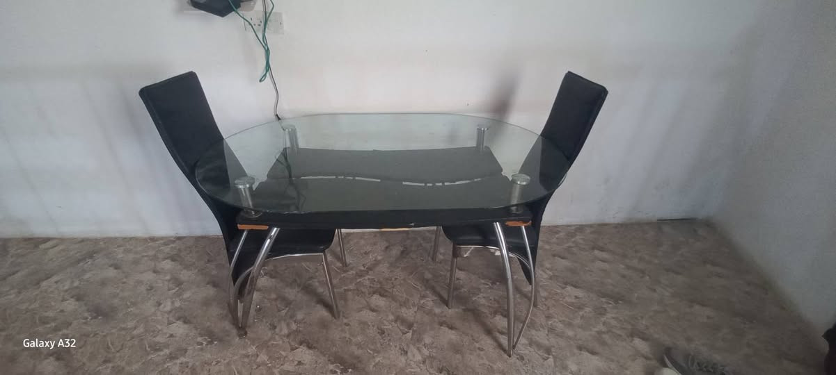 عندي ميز طعام للبيع نظيف وية اربع كراسي هم نظيفات السعر ٧٥وبي شوي مجال لليريدة
مكاني الخالص _الشرقية_قرب السيد يوسف الي تريد تعلق او تراسلني واتساب ***********
