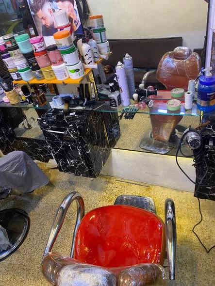 كرسي حلاقه للبيع نضيف   هذا رقمي بي واتساب ***********.  ***********
