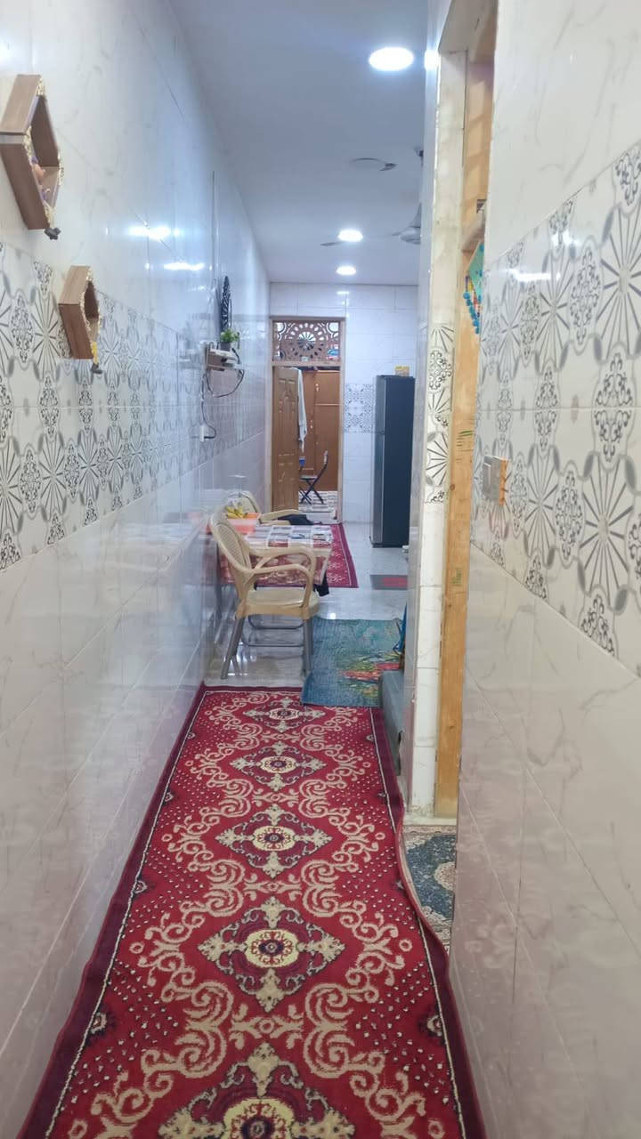 بيت للبيع مساحه 100 متر 5×20 زراعي قرار 117 شارعين سيد هاشم طابق واحد بناء 2023 جديد ونظيف مدخلين ممر واستقبال كله سيراميك ما ناقصه اي شي جاهز.
مكاني الزعفرانية بدايه الشارعين مقابيل علوه سيد هاشم اول فرع خلف مرطبات بابا اشتريلي 

السعر 90 وبي مجال للاستفسار الاتصال على الرقم ***********
