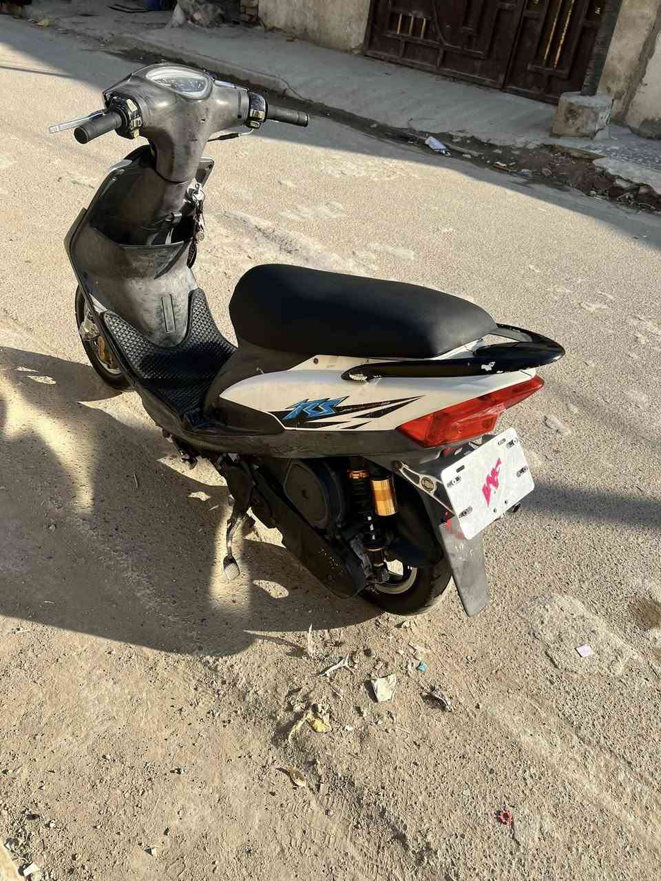 سلام عليكم دراجه للبيع مليانه غراض شوفت عينك مكاني بدوره ببودشير ***********
