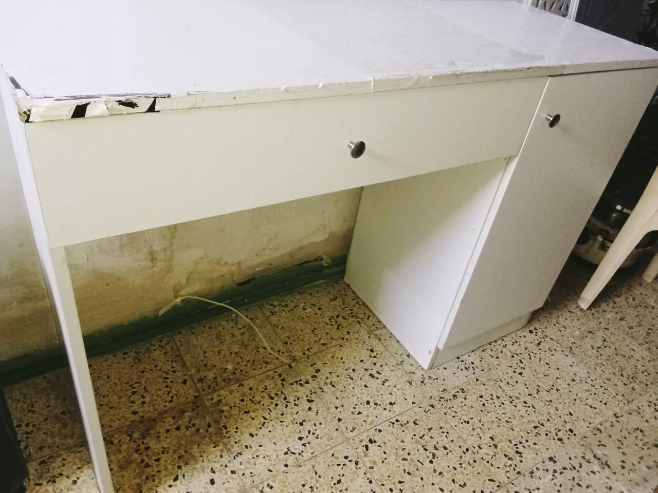 السلام عليكم ميز مكتبي للبيع السعر 55 مكاني بغداد رقم تليفون نظيف***********
