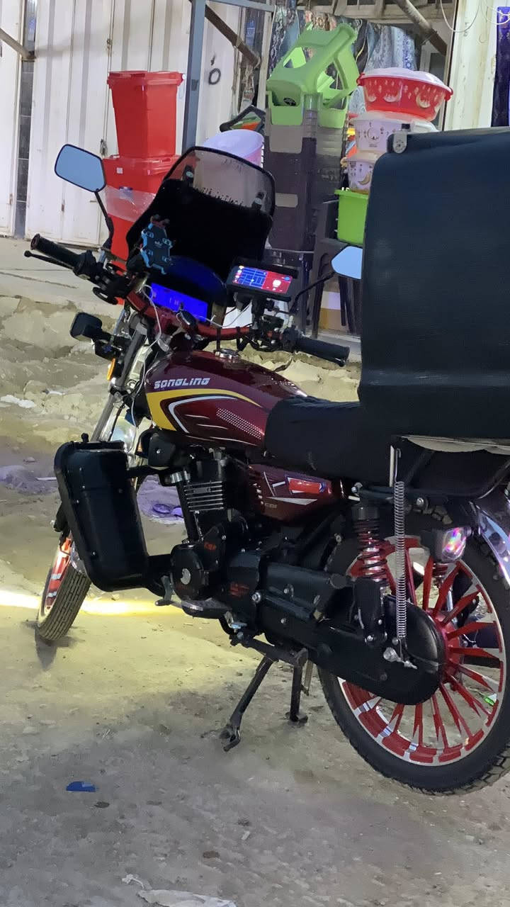 السلام عليكم ايراني ضاغطه وسنجيل دراجه خير من الله مزوده صندوك كبير +وسستم سماعات +شاشه gps+درع ابو جنط شوفت عينك دراجه ماشيه ٣الالف مكان بغداد الراشديه فقط مراوس ***********
