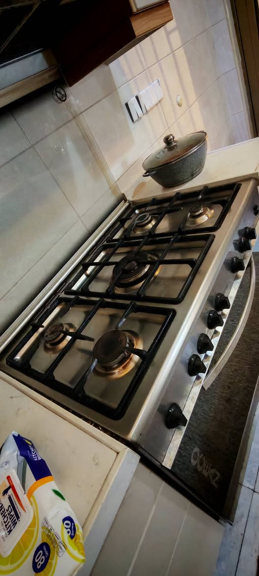 السلام عليكم طباخ للبيع نوعية إيطالي اوشن  ٥ عيون مستعمل السعر ٢٠٠ 
العنوان بغداد السيدية ***********
