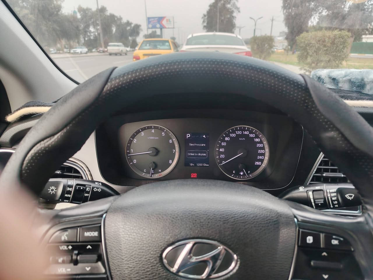 سوناتا موديل 16 خليجية
فول السيارة عدا البانوراما 
ماشية 120 الف كيلو 
سيارة متصرف عليها ربع دينار امانة الله نظيفة كلش واحلا من صور يشهد الله وجواها تخم تايرات يوكو هامة ياباني
مابيها اي ضرر او ضربة مكفولة. من ضربة او ضرر فقط رش صبغ اثر شخوط 
رقم سيارة سليمانية ورقمها مميز مميز 
للاستفسار اكثر الرقم *********** 
مكانها ديالى
