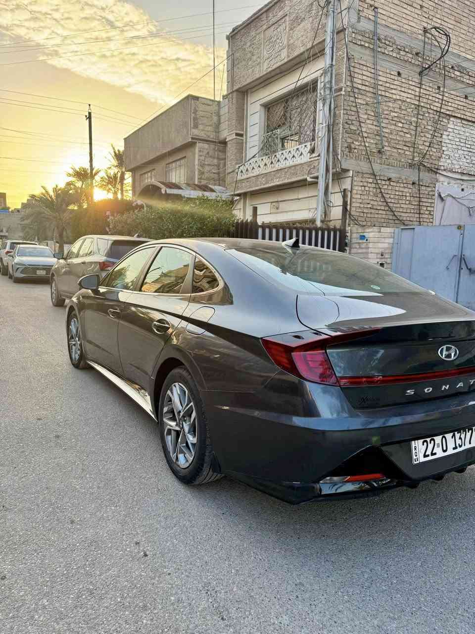 سوناتا  2023  حادثها جدا بسيط فقط الجاملغ الخلفي  بدون ايرباك بجم كبس ماشيه  36  mi
صور الحادث مرفقه بالمنشور 
المواصفات 🌹🌹 محرك  2500 
بصمه ودخول ذكي 
كشنً كهرباء
ترحيب عند الاقتراب
تبريد بيانو
تشغيل عن بعد 
لدات اماميه خليفه 
ويل كروم 
شاشه جبيره 
انضمة قيادة 
سايد بريك بصمه 
وبقية المواصفات المعروفه مكان السياره بغداد البنوك  📞📞  ***********  
السعر   ١٧٤   وبيها مجال ان شاءالله

