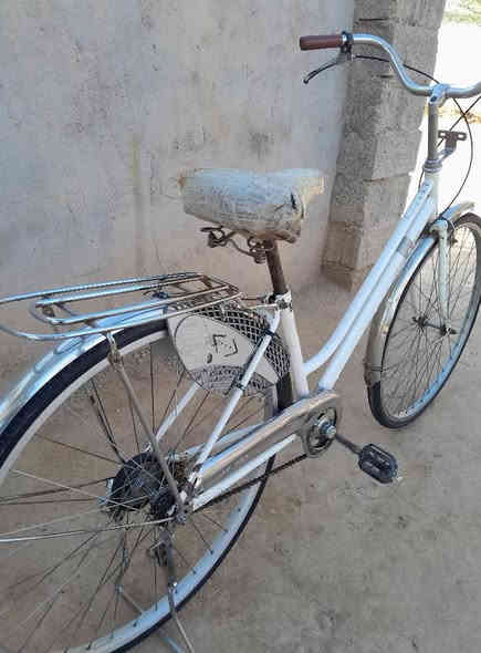 السلام عليكم للبيع بايسكل حجم 27جاهز مابي اي نقص العنوان واسط العزيزية مجاور محطة ابو نور القديمة السعر 60 وبي مجال اتصل وبيك خير وادلل الاستفسار الاتصال على الرقم ***********
