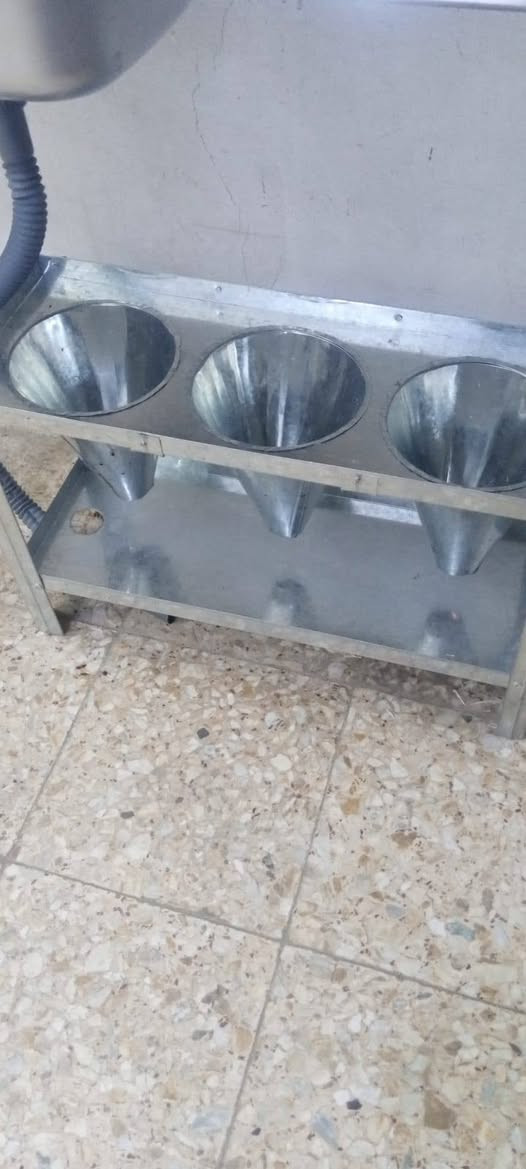 قفص مال دجاج حديد مترتين جديد عدد2 حوض سمك متر ونص جديد نتافه او هلاسه دجاج مستخدمه شغلهه مضبوط جدا سنك جديد   مذبح جديد للتواصل ***********
