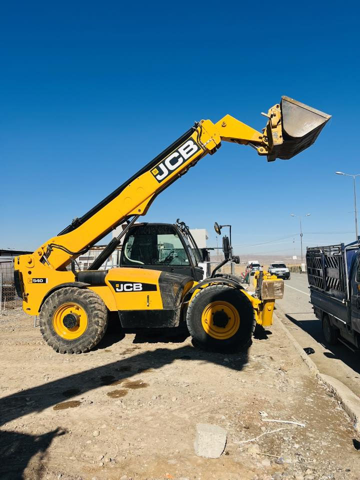 للبيع رافعه شوكىه 2007ره قه م وسنويه بغداد جديد14متر تبريد و سوبر حجم تايات 25جاهز للعمل مكان اربيل ***********
