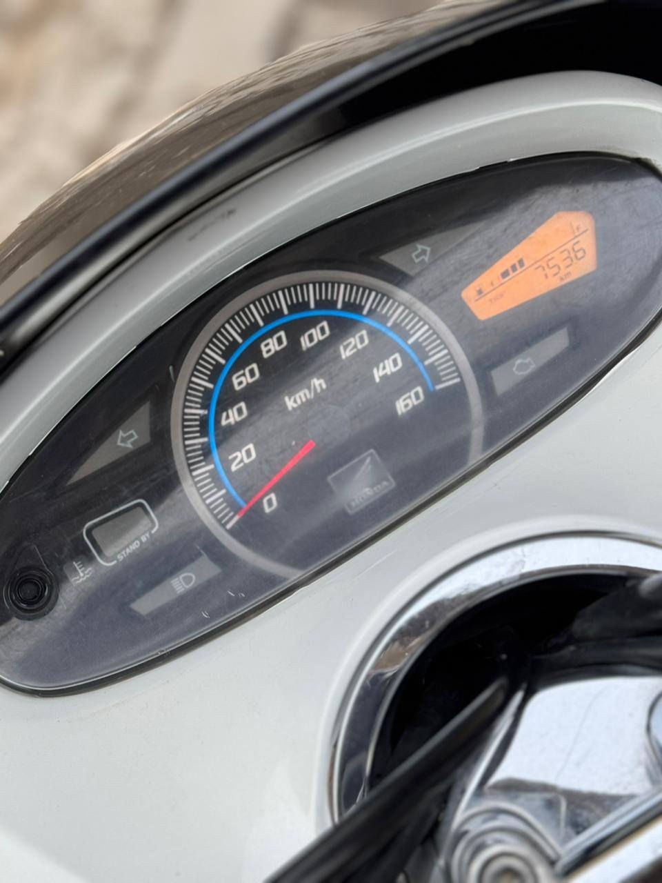 السلام عليكم للبيع دراجه pcxجيل الاول  دراجة مال رمبه الدراجه  ياباني  ( jf )كفرات ابلاديهه رمبه 
دراجه كامله أستان كهربائي حساس ازدحام  لا تبخير. ولاتنقيص الدراجه مكينه لوك شلعه معدل خير من احلا من الصور مال جناي المكان بغداد الصالحية قرب كراج العلاوي  دراجة مكفوله اي نقص مابيه السعر( مليون 550)
وبيه مجال الاتصل
***********
