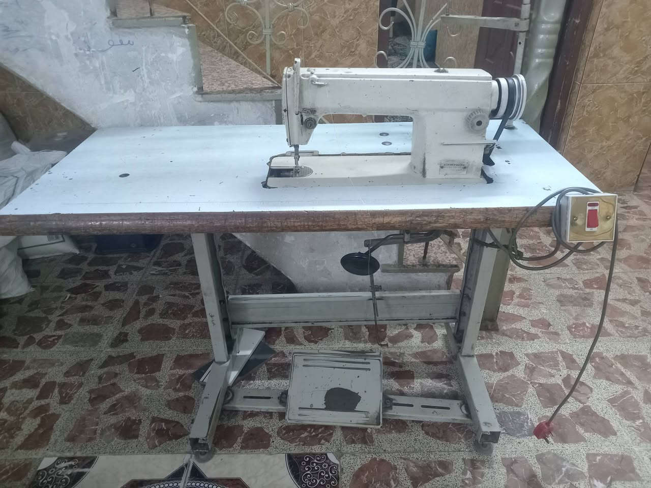 مكينه صناعية شغاله وخياطها جيد النظافه والعيوب حسب ماموضح بالصور السعر 110 وبيها مجال بسيط مكانها بغداد مدينة الصدر هاتف ***********
