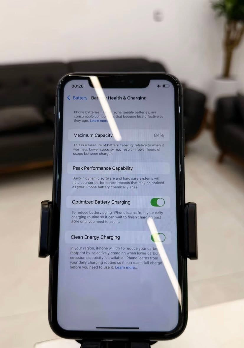 ايفون 11 مبدل فقط شاشه اصلي سعر 175 ***********
