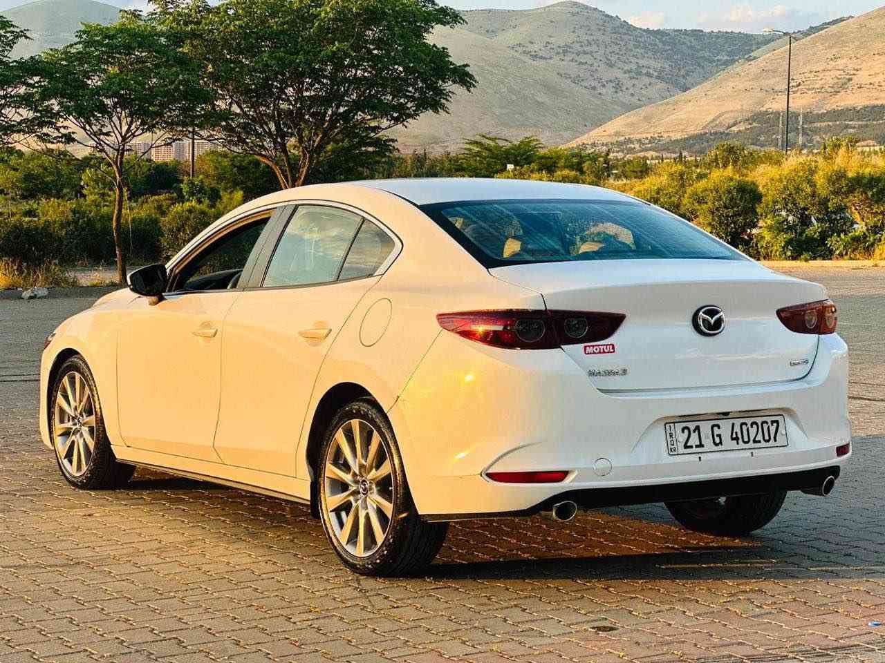 بسم الله رەحمان رەحیم

Mazda 3 
مۆدیل ٢٠٢٣
فولە بەس داتاشۆ نیە
٣٢ هەزار ڕۆشتوە
چەمەلەخی دوای سەیاق سنوق بۆیاخە 
پیشی کەپسە
ناو زەردە
ڕەسمی حادیسەکیم دانەوە 
٢٥٠ مەسرافی تیانیە مەزبوت جایزا
نرخ ١٥٥ گەلا مەجەل 
0771 885 0202 السليمانية, العراق
