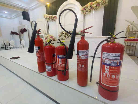 السلام عليكم متابعينا ... 🧑‍🚒🧑‍🚒
تم فحص وإملاء وصيانة مطافي الحريق التابعة🧑‍🔧
#للقاعة_الملكية الكاينة في منطقة الوسطى في قضاء حديثة
وتم نشرها من قبلنا بحسب تعليمات مديرية الدفاع المدني
عنوان الورشة 🏠  الانبار _ حديثة _ سايدين الحي العسكري 
                 مقابل كماليات تيسير للسيارات 
                 الهاتف//☎️ *********** 
-----------------------------------------------------------------------------
#ورشة_الفرات_الأعلى 
#مديريةالدفاع_المدني 
#قضاء_حديثة
