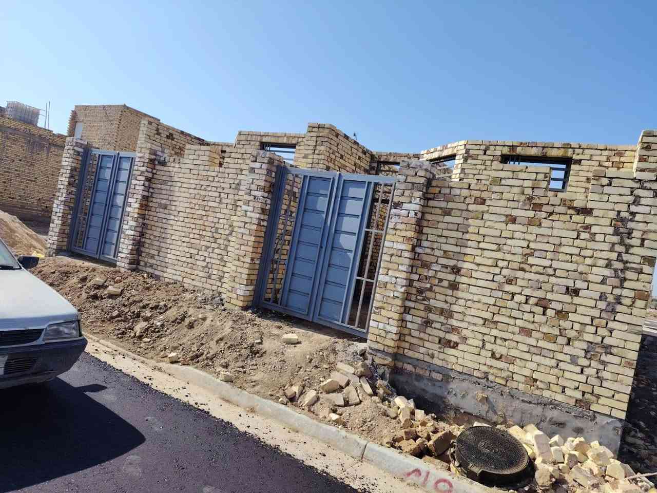 بايكارات للبيع مساحه الواحد 100 م شغل درجة ولا خدمات كامله ماء مجاري ارصفه تبليطحي الموضفين بل 7000 بضهر السايدين معاملة كامله للتقيم عل مزايده الاستفسار التصال على الرقم التالي ***********
