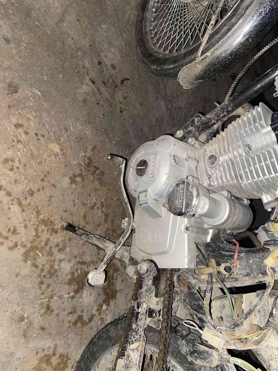 کاکە سلاوی  خواتان لێبیت ئەم ماتۆرە بۆ فرۆشتنە بی حەیبە و کیشەیە مالی دۆستە مۆدیلی 2021 سەوتی تیدا نیە شوینمان سلیمانیە نرخی 330 هەزار مەحەمەلەیەکی برایانە ***********
