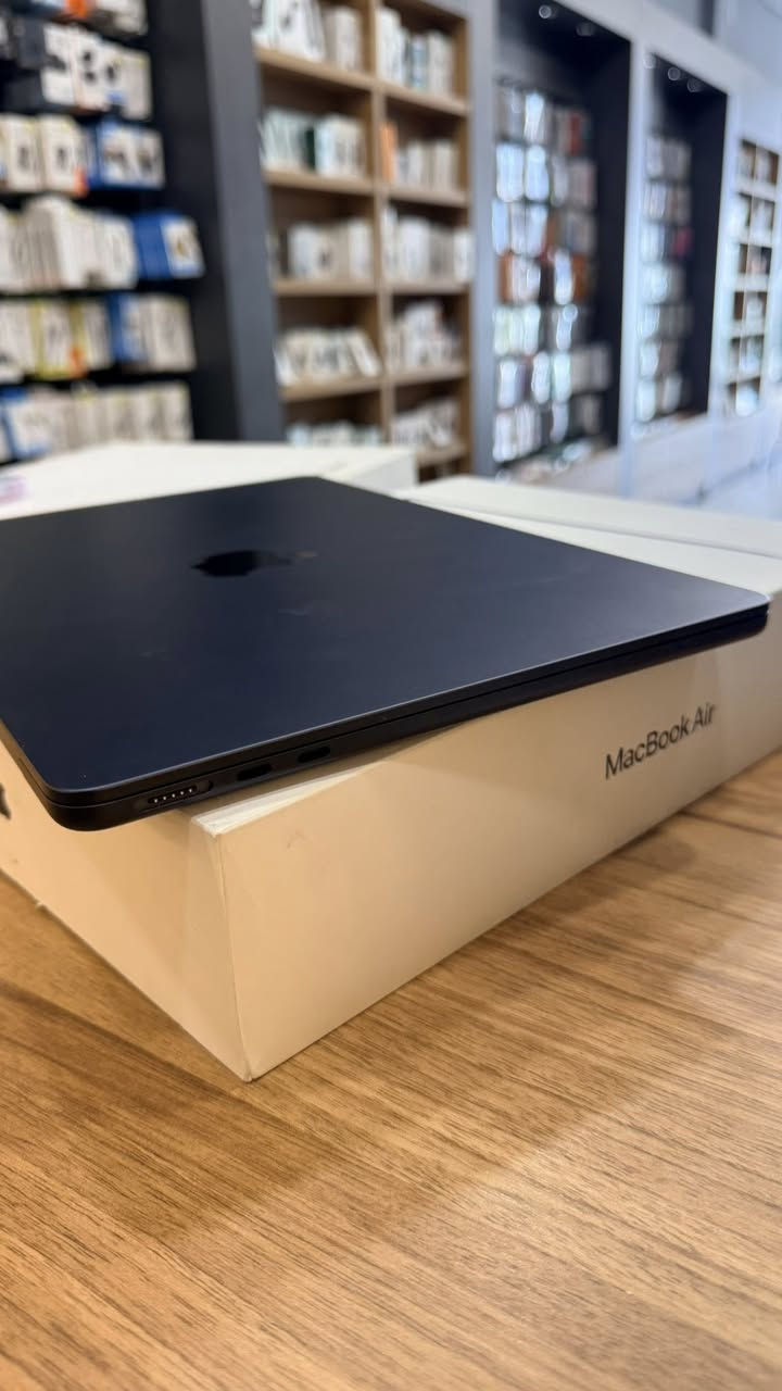 ماك بوك 💻 آير M2 
حجم الشاشة 13.6 انش
ذاكرة 256GB 
رام 16GB
بطارية 100%
لون اسود مميز 
مع كامل الملحقات والإضافات 
السعر 🔥 🔥 🔥


**إذا كنت صاحب هذا الإعلان وتريد حذفه لأي سبب، رجاءا أرسل رسالة إلى الدعم الفني**