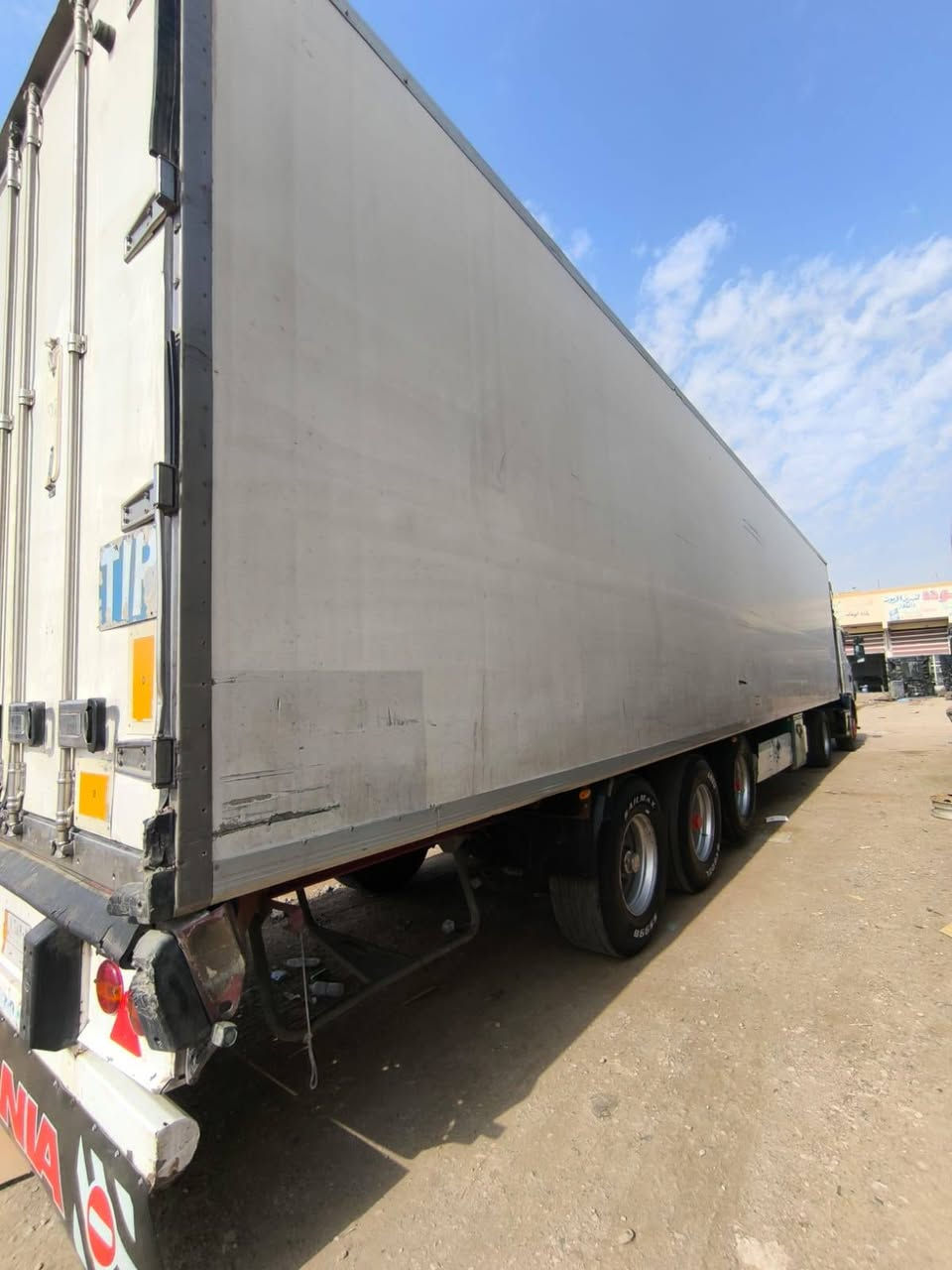 سلام عليكم البيع سكانيه بم ونوزل موديل 2000رقم انبار معه براد كرونه رتفاع ٢٦٥ سمك ٧ وجهاز سبي ثري العنوان واسط الزبيديه رقم ***********
