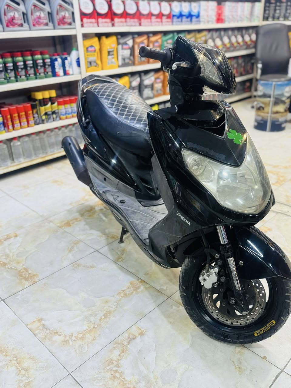 السلام عليكم سكنس فحل كابريتر مكينه بلادي كفرات بلادي محرك مكفول من النضوح والتبخير الدراجه كلها شغاله سلف  صلنصه صجميه هندر كهربايات تخم تاير جديد الدراجه كامله مكمله السعر ٦٧٥ مكاني دوره شارع ٦٠ رقمي ***********
