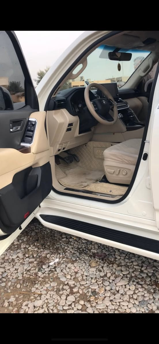 سلام عليكم
تيوتا GXR 2023 يابان ساز باب اول 

السياره فول 1/1

سلايت روف طكتين 

6 بصمات

دخول ذكي

صندوق كهربأي 

شاشه كبيره 9 انج اندرويد اوتو + ابل كاربلاي 

كامره رجوع + حساسات اماميه وخلفيه 

كشنات جلد 

اشاير بل مري 

مري شفط + تدفأه

كشنات بحركه كهربأيه اماميه 

شاشات خلفيه 

4 قطع تبريد دجتال كل راكب يتحكم 

7 راكب 

كشافات ضباب 

شباك امامي كروم 

 فور ويل 

ويل  18 انج المنيوم 

دواسات جانبيه كروم

ليد نهاري DRL + زينون 

مثبت سرعه رادار 

مانع تصادم 

تدفأه +تبريد بل مقاعد الاماميه 

TRC+VSCمانع انزلاق +ABS •

كاميرا 360 درجه - 4 كاميرا محيطه 

هاند بريك بصمه 

السياره مغلفين كشناتها وكاعياتها شامو 

مكينه كفاله

كير كفاله 

السياره بدون ضرر شرط الفحص🔦

مكينه 6 سلندر 4.0 بنزين VVT_i

كير 6 سرعات 

كروز سرعه

ثلاجه 

زراكات مال لايتات

السياره بلاديه ومالت طبيب يعني كلشي علا البلاد 

ممشا السياره 70 الف 

تحكم التبريد شاشه 

رقم اربيل بأسمي شرط التحويل 

للتفاوض ***********

حياكم الله

