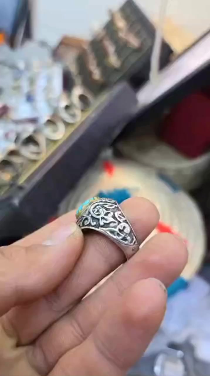 السلام عليكم ورحمه.رمضان كريم وصيام مقبول انشالله .قطعة من العيار الثقيل بصياغة قديمة ...
متوجة بحجر فيروز نيشابور لبة صافي جدا لون سمائي ابداع.
مختوم بآيات قرانية مباركة ....( اية الرزق.ـ واية. ربي لا تذرني فردا وانت خير الوارثين ) مؤرخة بسنة ١٩٩٥  قلم زن 
هدية الخاتم ٣٥٠$ اي ستفسار خاص


**إذا كنت صاحب هذا الإعلان وتريد حذفه لأي سبب، رجاءا أرسل رسالة إلى الدعم الفني**