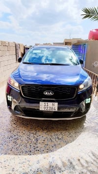 عندي سورنتو  لبيع موديل 20 رقم بغداد نكليزي ماشيه 50 ميل وارد امريكي ح...