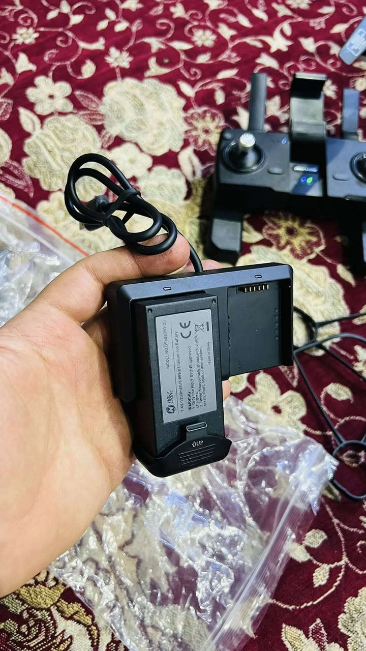 درون هولي ستون HS-120D
اخوان الدرون وصلت بيهة مشكلة بماطورين يشتغلن لكن ضعيفات يحتاجلهن تبديل ابيعهة ع وضعهة + حرق بسيط بوحدة من الاذرع

الطيارة احترافية مواصفاتهة

كاميرا كامبل UHD

بطارية 20 دقيقة 

ريمونت شحن
الربط wifi + ينحطلهة رام تصور بي بكامل فريماتهة
باقي مواصفاتهة موجودة باليوتيوب
السعر 75 الف بلاااش
#ملاحضة الكارتونة مو مالتهة


**إذا كنت صاحب هذا الإعلان وتريد حذفه لأي سبب، رجاءا أرسل رسالة إلى الدعم الفني**