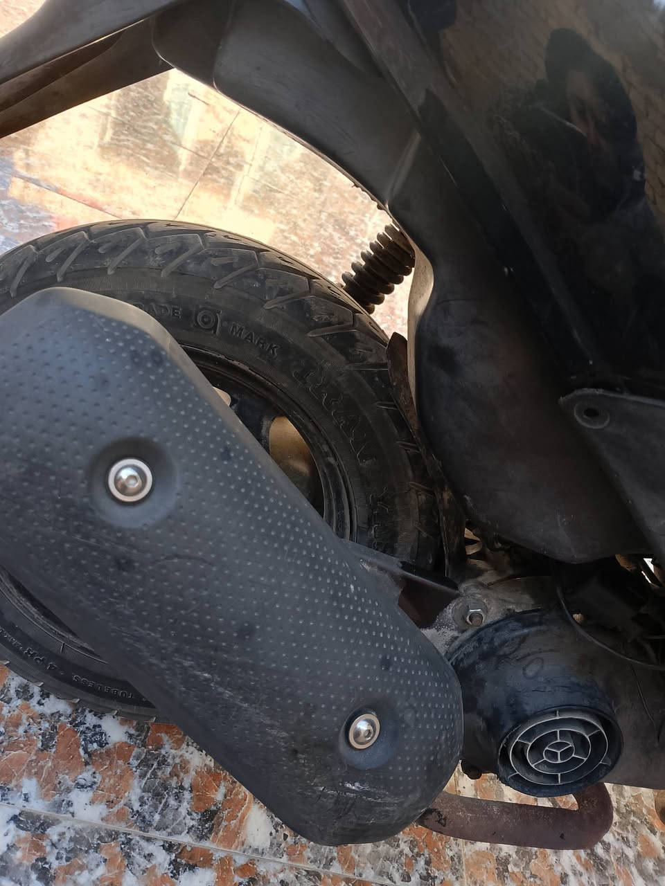 سلام عليكم ذبانة للبيع ساسوكي نضافة 70 من 100 كلشي شغال بيها بدون أوراق السعر 140 وبيه مجال للاتصال *********** العنوان العمارة قرب علوة المخظر القديمة
