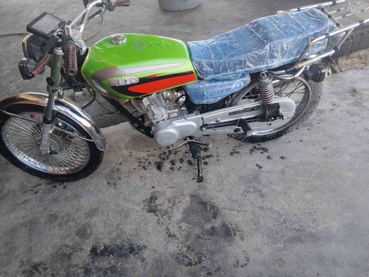 السلام عليكم دراجه للبيع 4كير دراجه حلوه ماعايزها اي شي مكان الدراجه سامراء 
سعر الدراجه 325التصال 
***********
